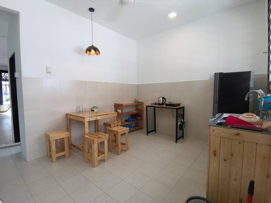 MODERN , SPACIOUS GAMBANG UMP 18 Guest House Exterior foto